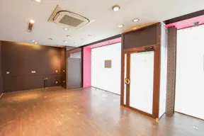 Saint Germain des Prés Boutique - Image 0