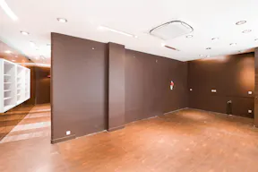 Saint Germain des Prés Boutique - Image 2