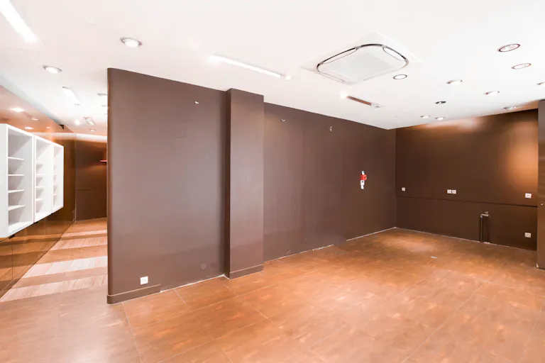 Saint Germain des Prés Boutique - Image 2