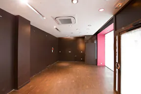 Saint Germain des Prés Boutique - Image 3