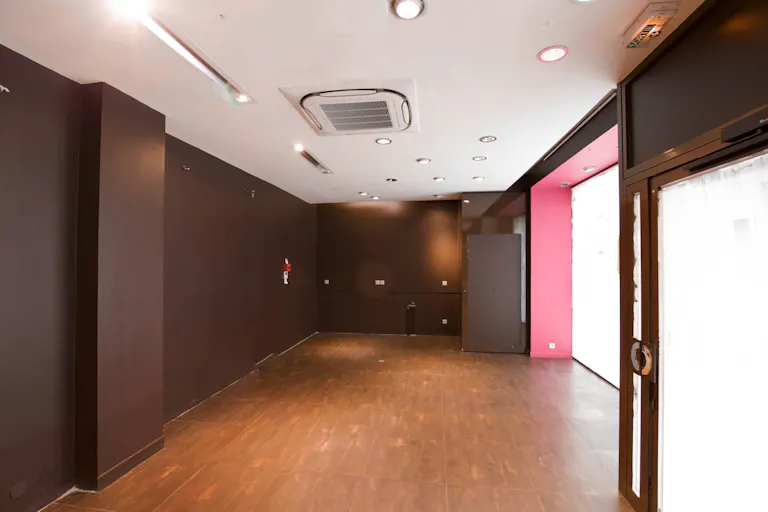 Saint Germain des Prés Boutique - Image 3