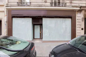 Saint Germain des Prés Boutique - Image 5