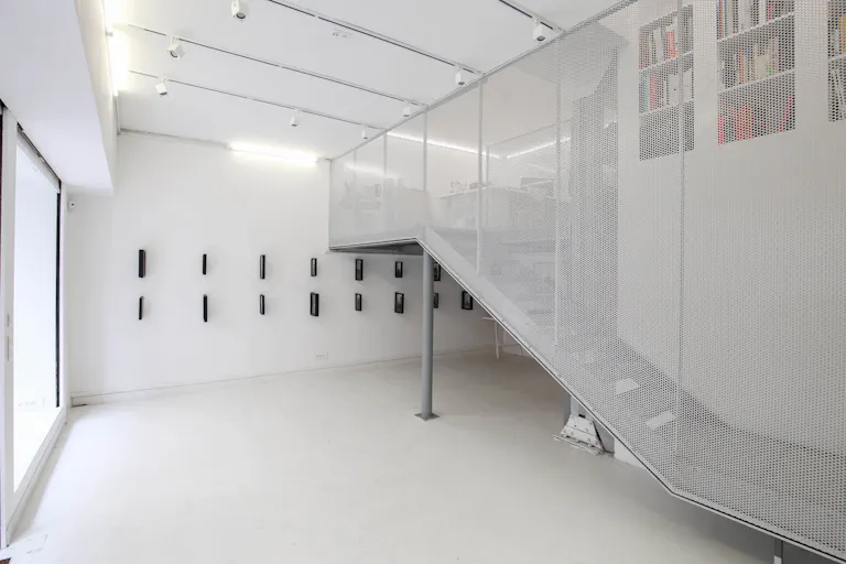 Modern Shop in Vibrant Sentier - Image 2
