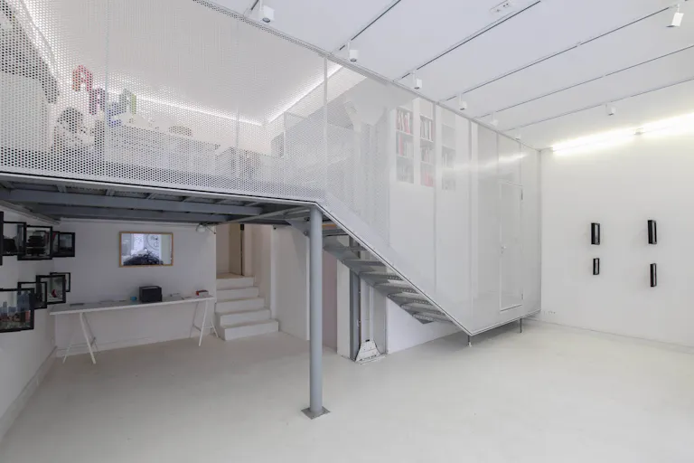 Modern Shop in Vibrant Sentier - Image 3