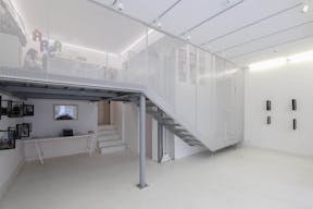 Modern Shop in Vibrant Sentier - Image 3