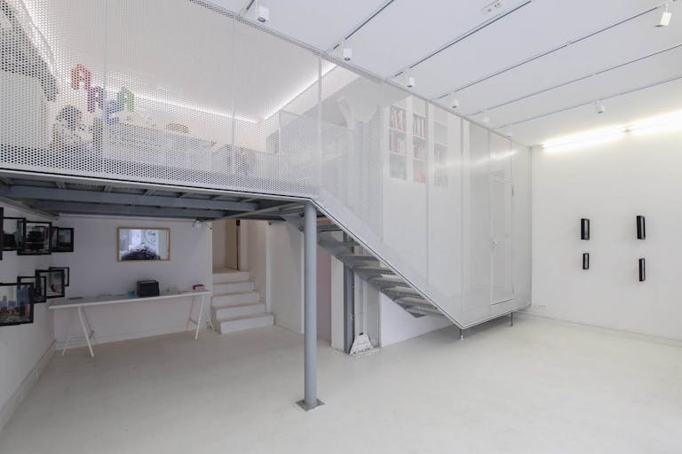 Modern Shop in Vibrant Sentier - Image 3