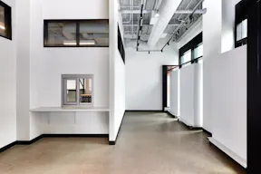 Elegant Storefront in Fulton Market - Image 3