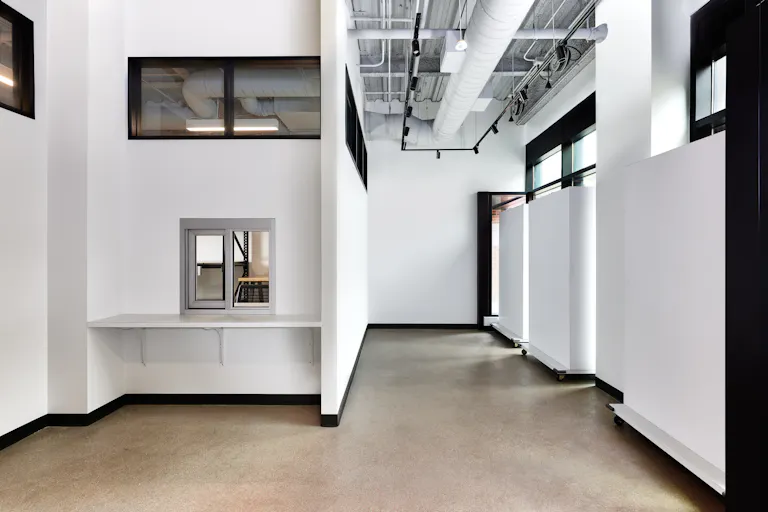 Elegant Storefront in Fulton Market - Image 3