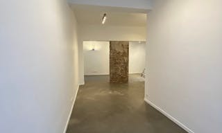 An atypical loft-style space near Montmartre - Image 11