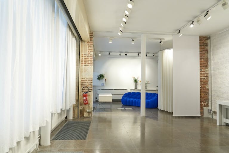 Le 6 Studio Showroom - Image 1