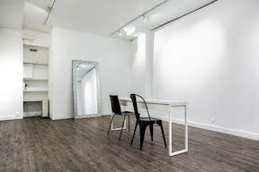 Contemporary Gallery Space in Le Marais - Image 2