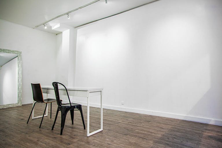 Contemporary Gallery Space in Le Marais - Image 3