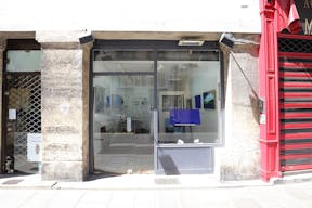 Charming Gallery in Le Marais - Image 1