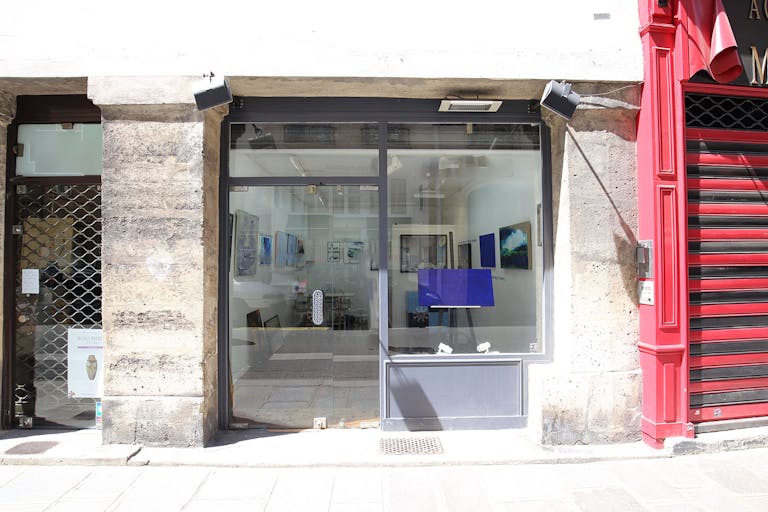 Charming Gallery in Le Marais - Image 1