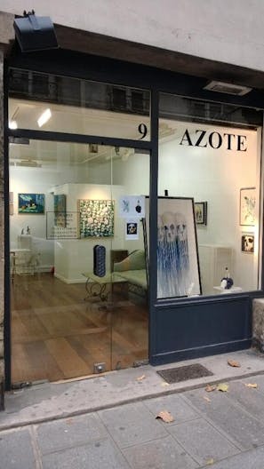 Charming Gallery in Le Marais - Image 4