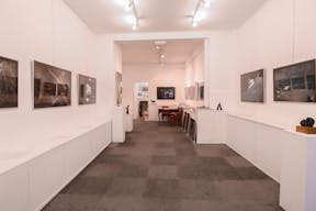 Contemporary Shop in Louvre-Rivoli - Image 3