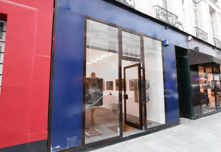 Contemporary Shop in Louvre-Rivoli - Image 4