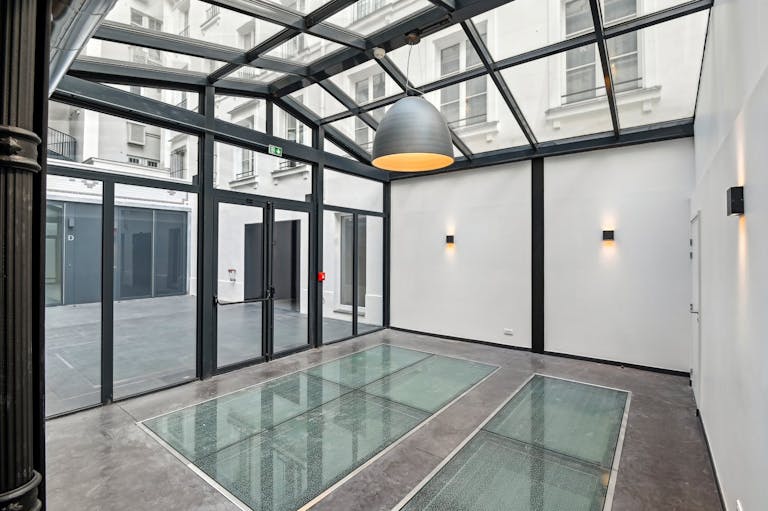 Wonderful Space in the 1st Arrondissement near Saint-Honor� - Image 3