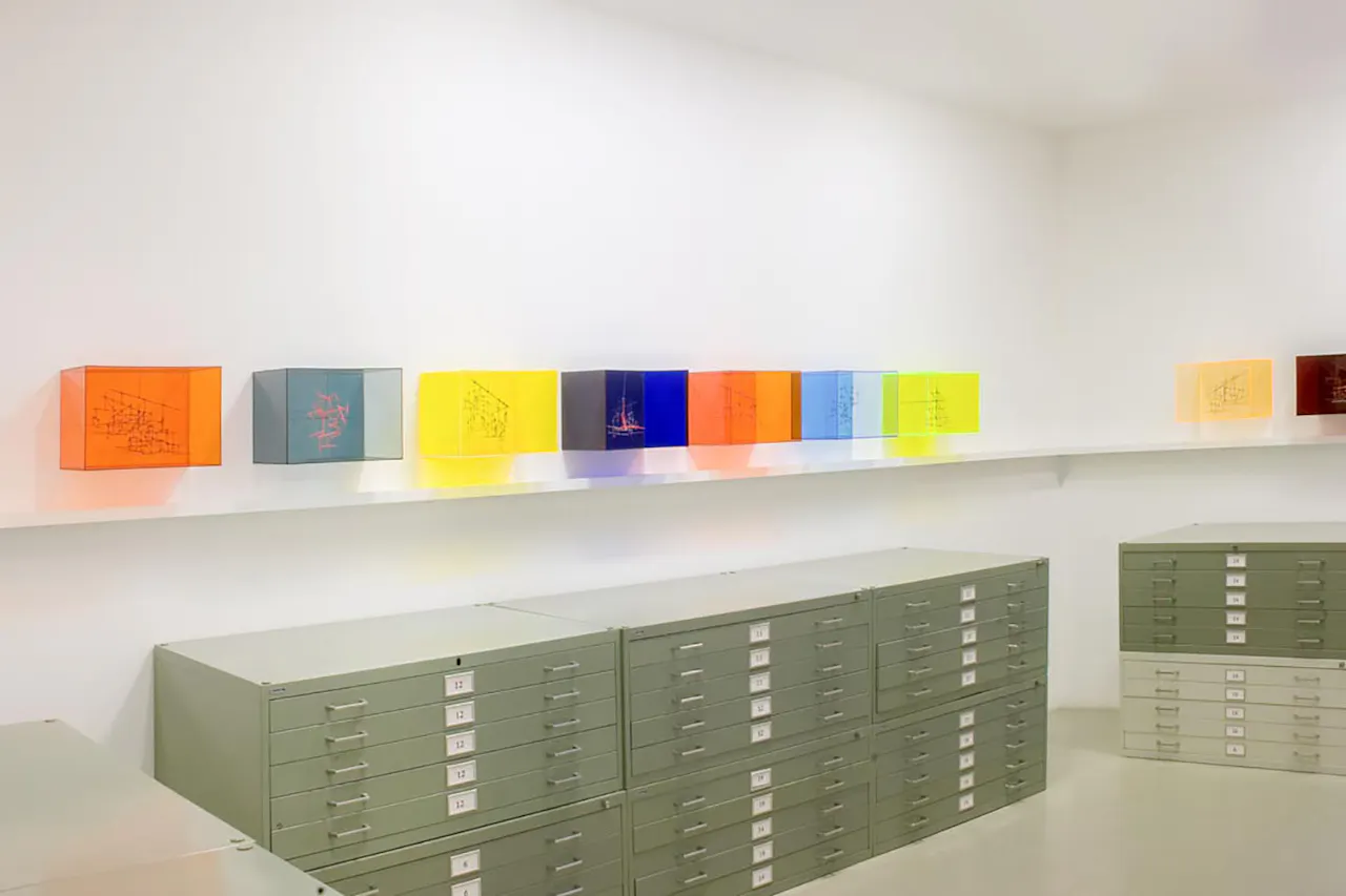 Bright Showroom in Beaubourg - Image 2