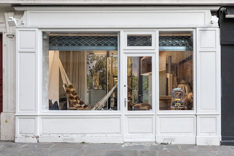 Cozy Le Marais Retail Space - Image 0