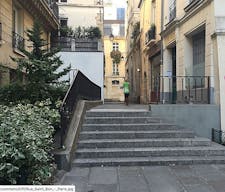 Cozy Le Marais Retail Space - Image 1