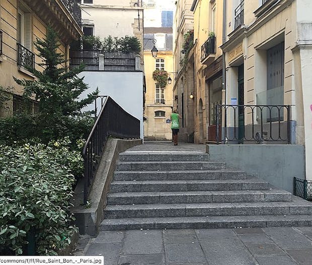 Cozy Le Marais Retail Space - Image 1