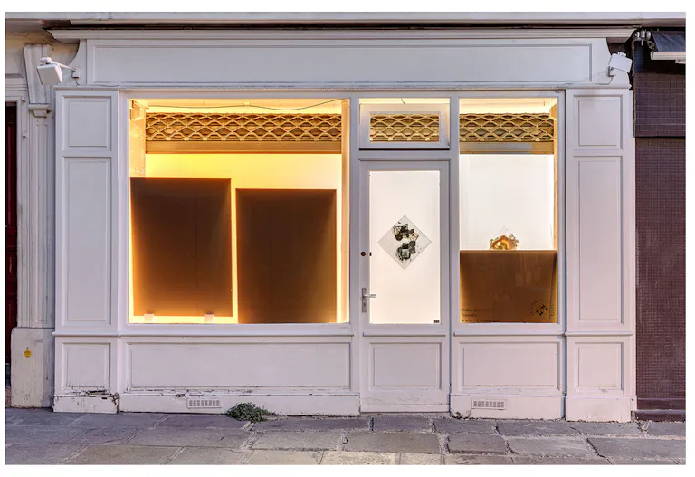 Cozy Le Marais Retail Space - Image 3