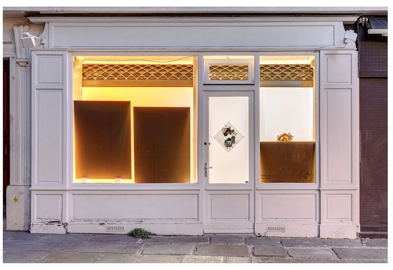 Cozy Le Marais Retail Space - Image 3