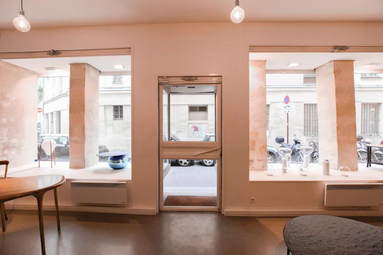 Spacious Shop in Le Marais - Image 1