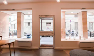 Spacious Shop in Le Marais - Image 1
