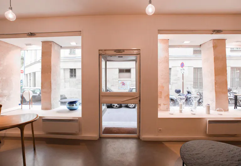 Spacious Shop in Le Marais - Image 1