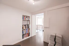 Spacious Shop in Le Marais - Image 5