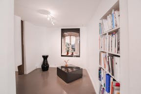 Spacious Shop in Le Marais - Image 6