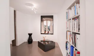 Spacious Shop in Le Marais - Image 6