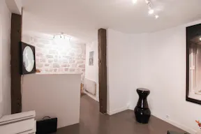 Spacious Shop in Le Marais - Image 7