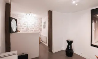 Spacious Shop in Le Marais - Image 7