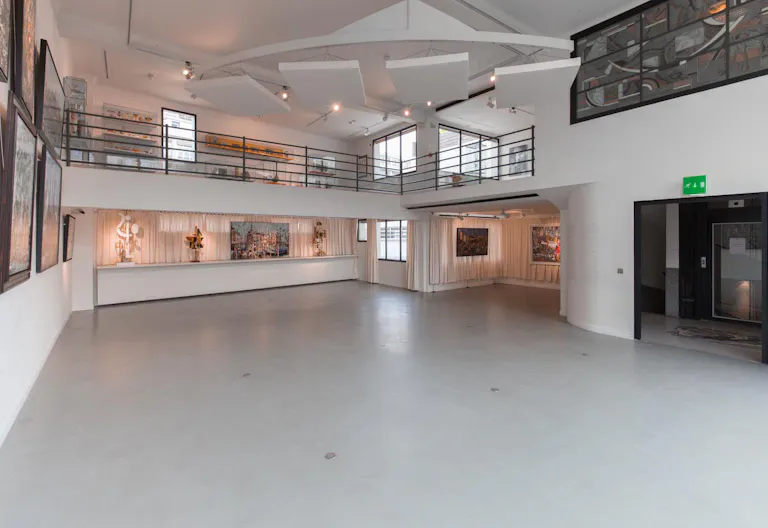 Spacious Showroom in Vaugirard - Image 0