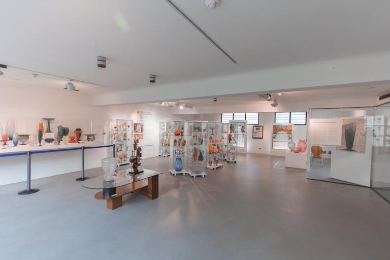 Spacious Showroom in Vaugirard - Image 3