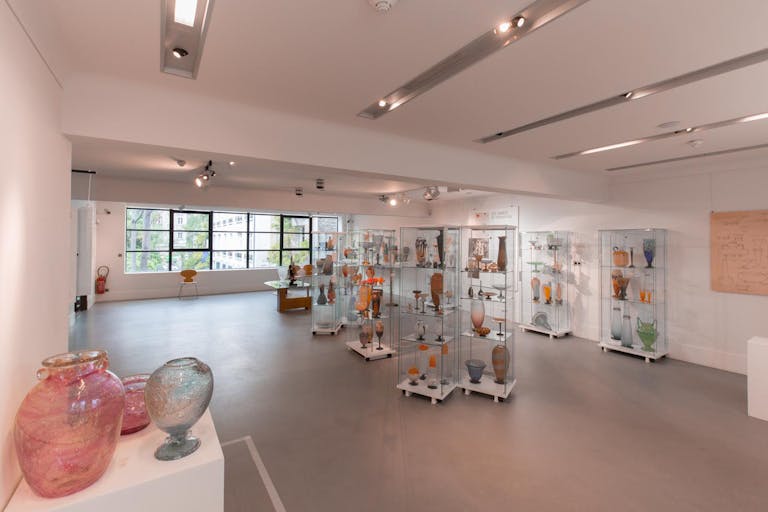 Spacious Showroom in Vaugirard - Image 4