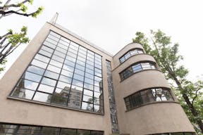 Spacious Showroom in Vaugirard - Image 8