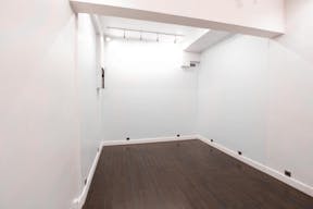 Art gallery Close to Champ de Mars - Image 1