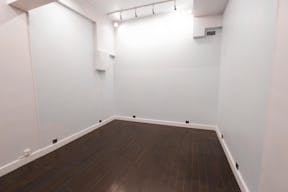 Art gallery Close to Champ de Mars - Image 2