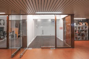 Art gallery Close to Champ de Mars - Image 3