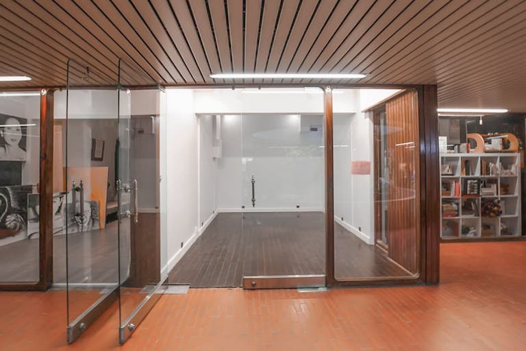 Art gallery Close to Champ de Mars - Image 3