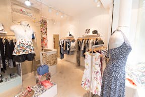 Charming Boutique in Le Marais - Image 2