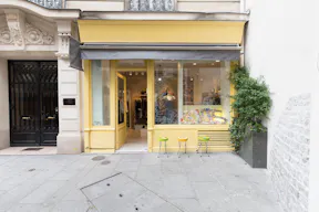 Charming Boutique in Le Marais - Image 6