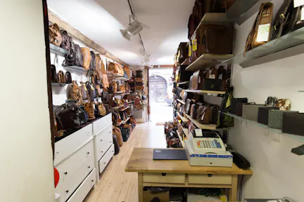 Cozy Shop in Historic Le Marais - Image 0