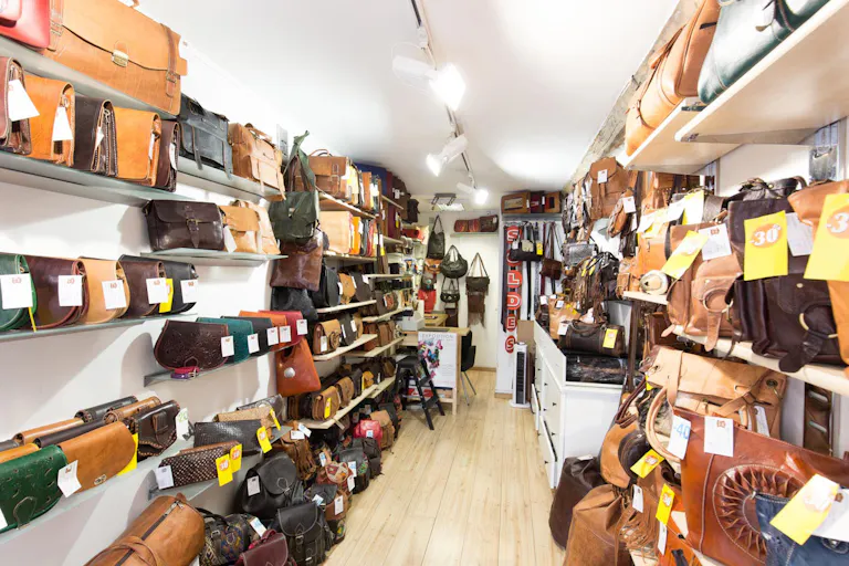 Cozy Shop in Historic Le Marais - Image 1