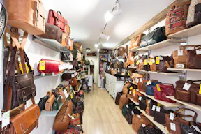 Cozy Shop in Historic Le Marais - Image 2