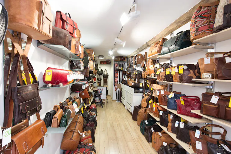 Cozy Shop in Historic Le Marais - Image 2